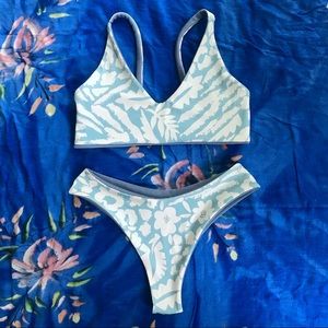 Reversible sporty cheeky high leg bikini